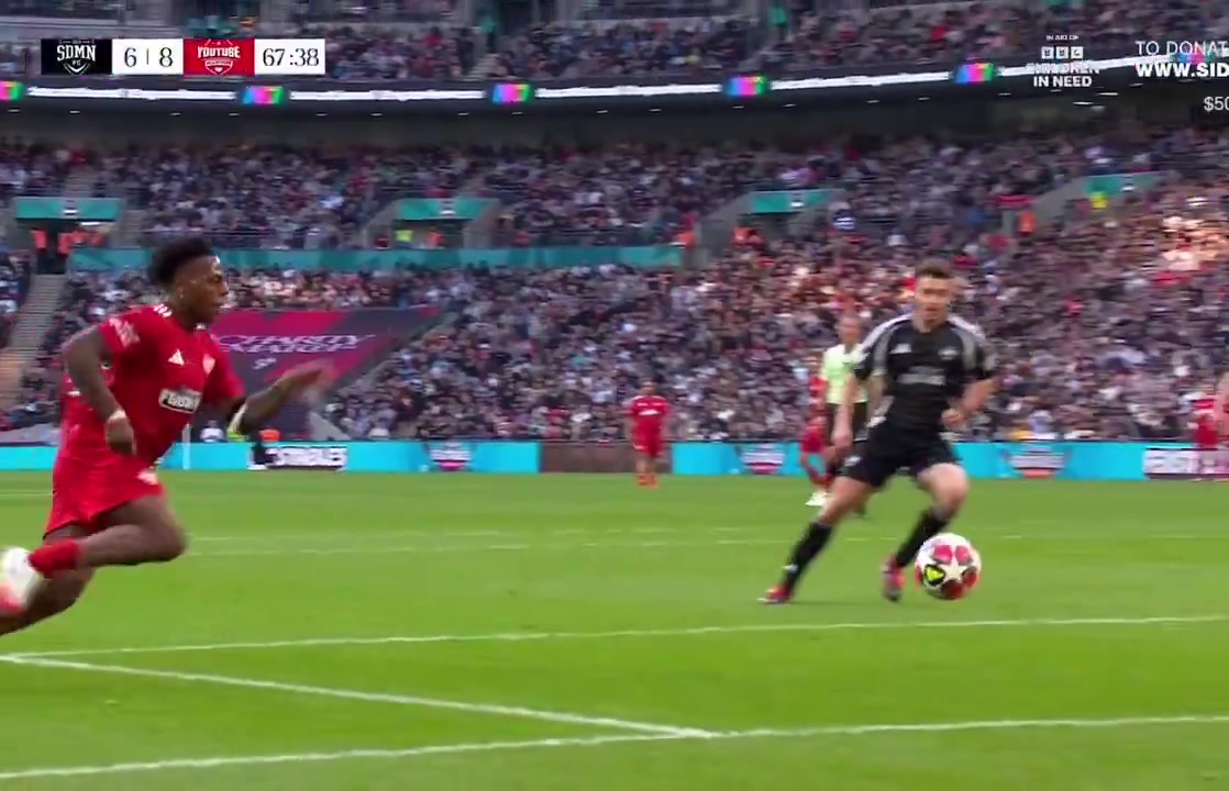 热度爆表?慈善赛speed传射+点球战制胜，9万人观战筹款500万镑