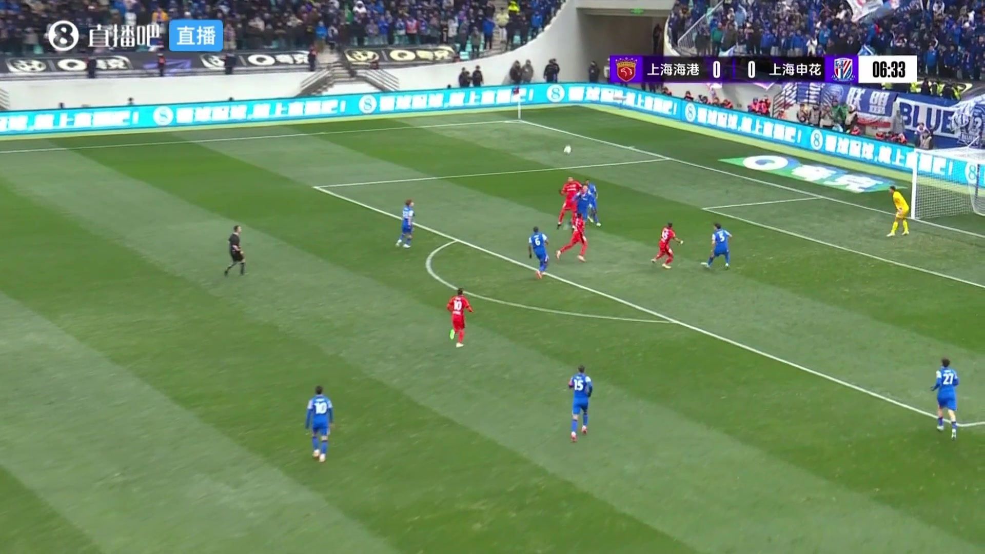 海港1-0领先申花！申花定位球丢球，加布里埃尔首秀抢射破门