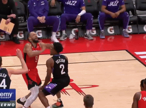 ?狄龙脚踢塞克斯顿吃到技犯！累计16T！下一场禁赛